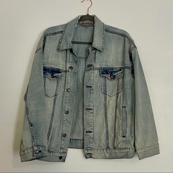 “Like New” Condition- Free People Jeans Jacket - Picture 3 of 9